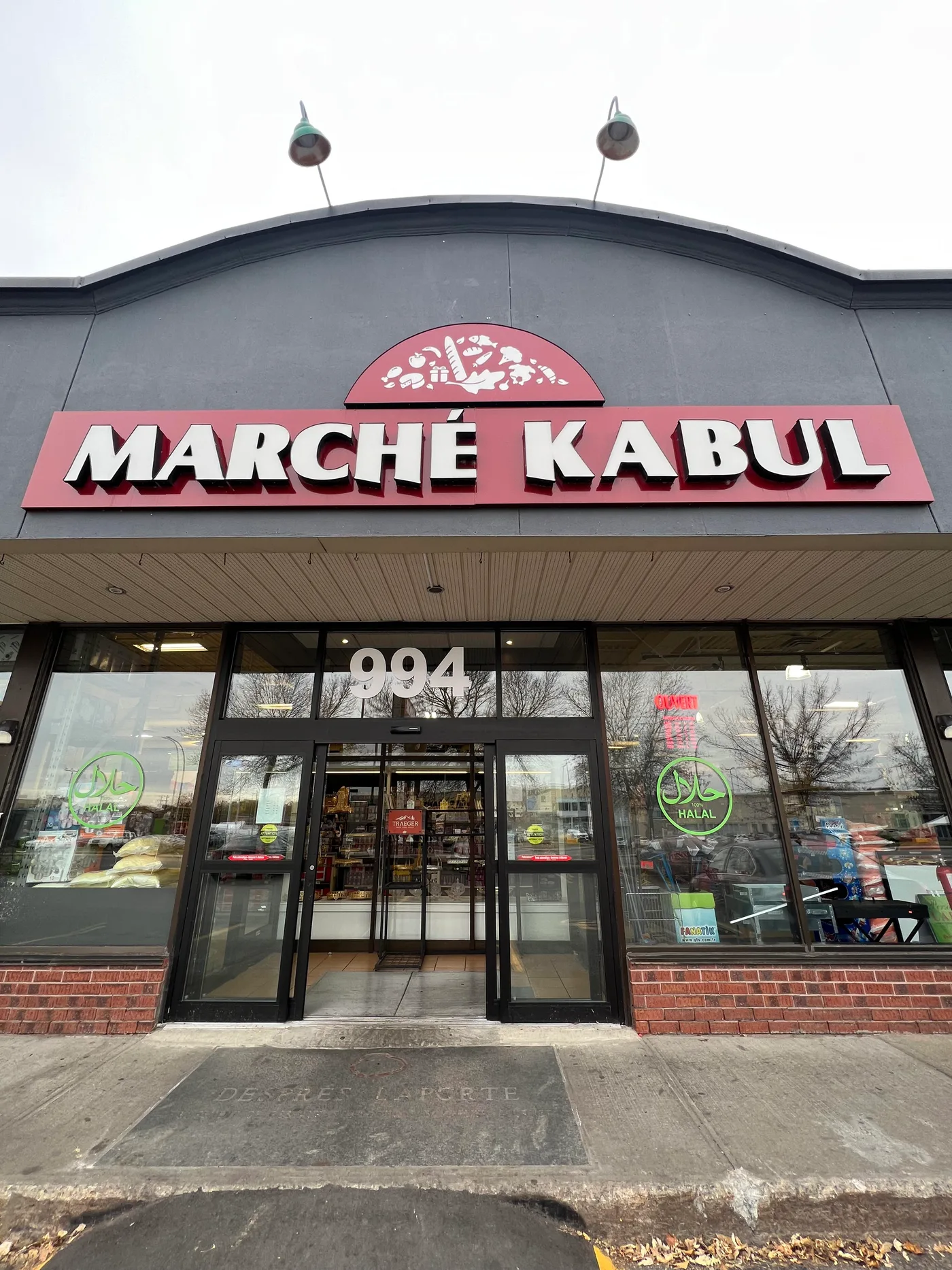 Devanture du Marché Kabul, 994 Boulevard Curé-Labelle, Laval